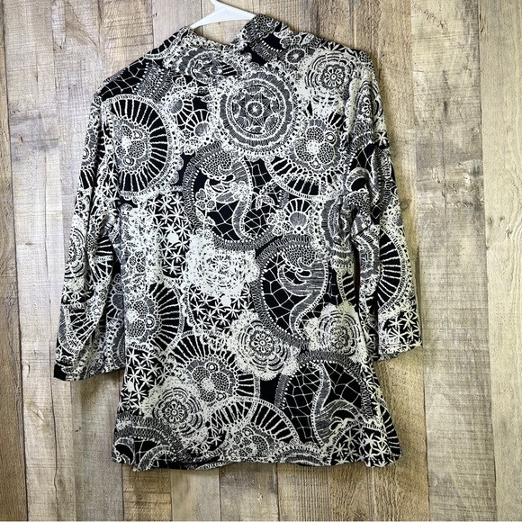 Alfani Large Black & White Print Top V-Neck Ruched Front 3/4 Sleeves - Picture 2 of 7